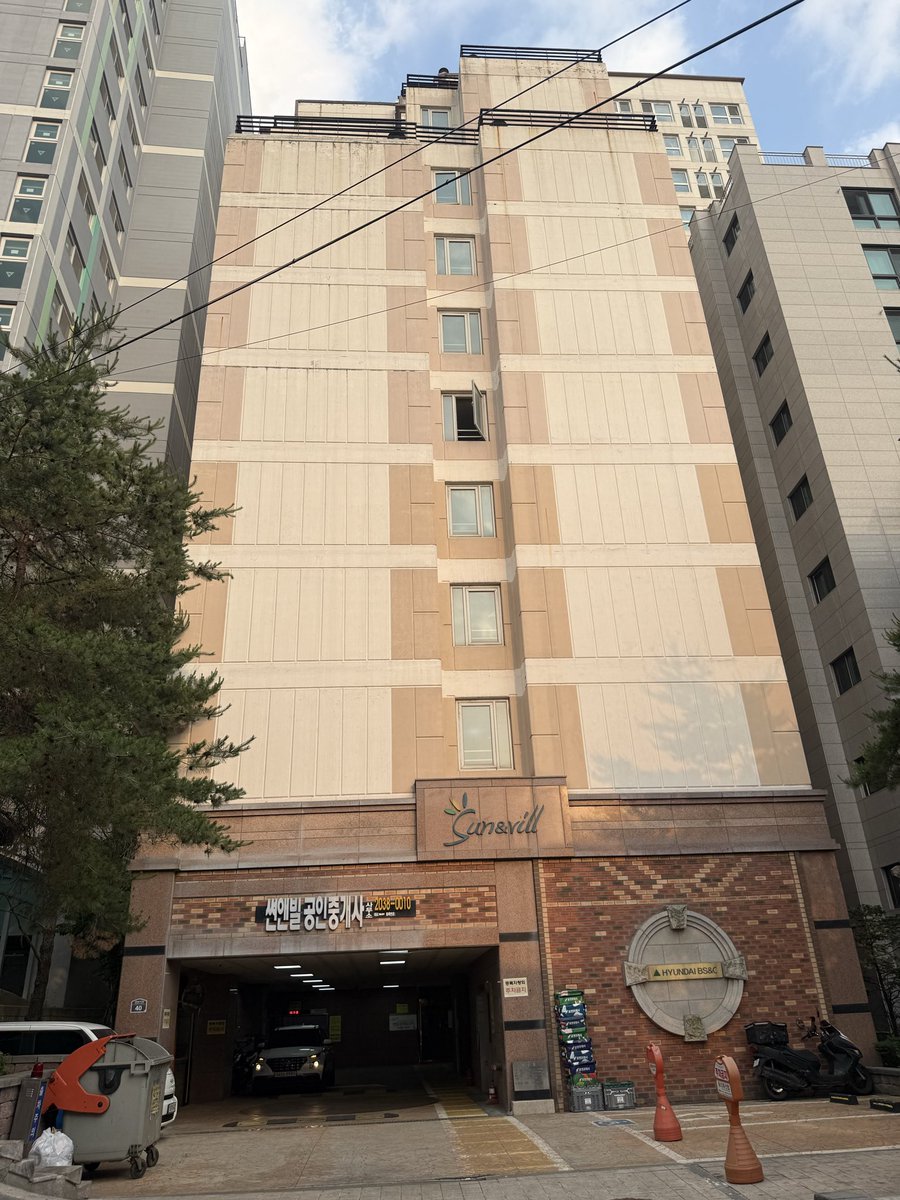 savehome_'s tweet photo. 허그 든든전세…!!!! 궁금하실 분들을 위해 에디터가 발로 뛰어서 주변 인프라를 취재하러 다니는 중 🏃콘텐츠 기대해주시라요 !!! https://t.co/QdWuW3jqGc
