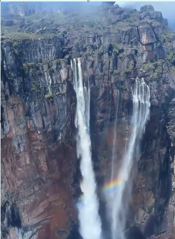 StayHumankind's tweet photo. @iCanHasThunk @quantazelle @cswarketatora The giant tree stump is actually still active. That is why you see the waterfall. https://t.co/SmreutCWyx