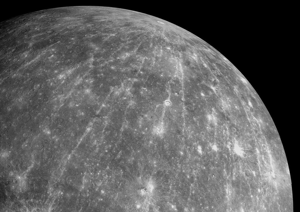 Parsec44's tweet photo. The Impressive Rays of Mercury's Hokusai Crater
Credit: NASA / Johns Hopkins University Applied Physics Laboratory / Carnegie Science https://t.co/7xqH4kKCY8