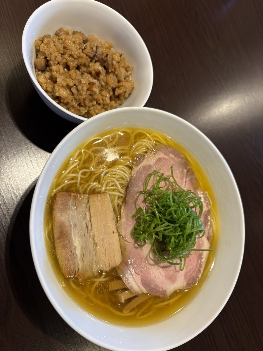 GNoobgod's tweet photo. 中華そば　卯月屋
煮干し https://t.co/qspRYHLMxZ