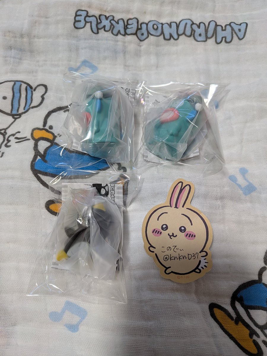 knknD37's tweet photo. 《交換》はぴだんぶい すやすやフィギュアチャーム

譲:ハンギョドン バッドばつ丸
求:タキシードサム2 あひるのペックル1

郵送での交換希望です。
タキシードサム優先で求めています。
お心当たりのある方いらっしゃいましたらよろしくお願いいたします。 https://t.co/HHYxsOO8tz