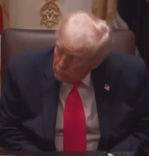 AngelaLark66613's tweet photo. Everyone retweet with a picture of Trump snoozing! https://t.co/Ap19UxdKNt