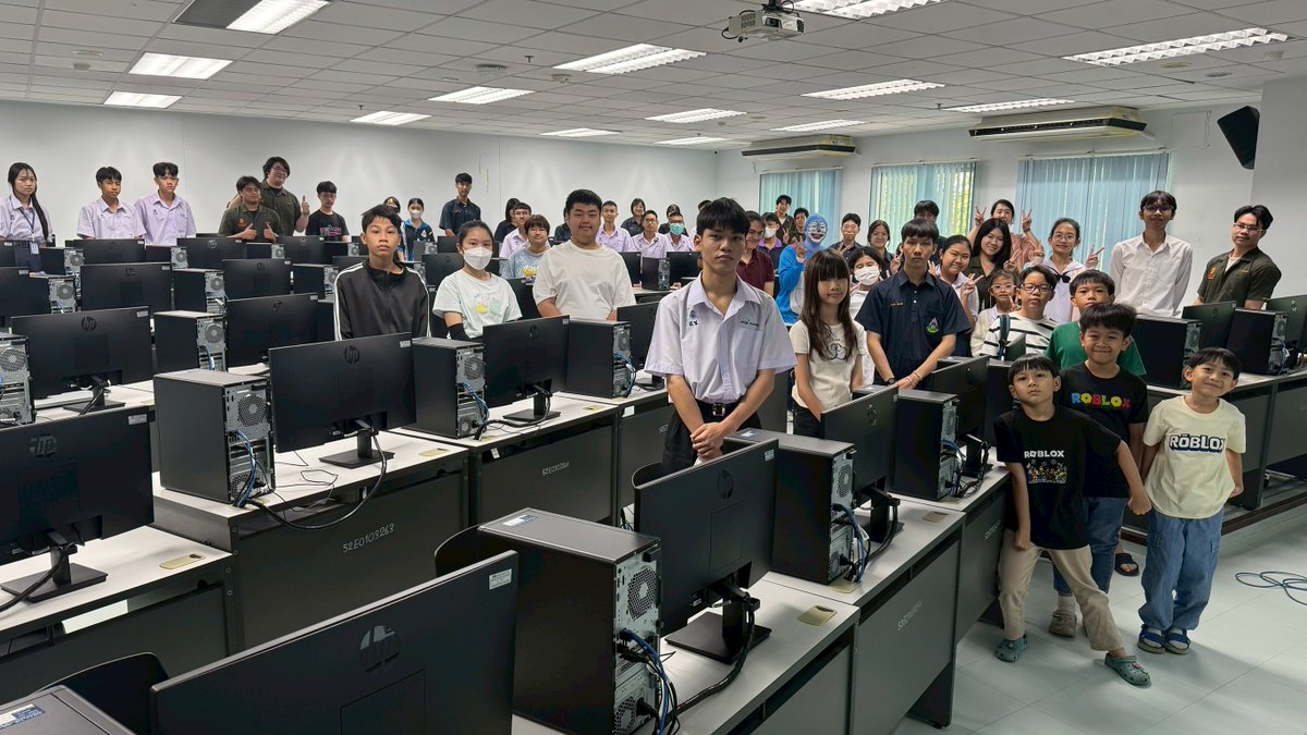 MediaTechKMUTT's tweet photo. เด็กประถม–มัธยม มาสร้างเกมจริงๆ ที่ มจธ. 🎮 3 ชั่วโมง | Scratch + Roblox | ไม่ต้องมีพื้นฐาน  MDT Mini Game Maker by Media Technology KMUTT 💙 #KMUTT #Roblox #Scratch #CodingForKids https://t.co/Cdm5JtNNvB