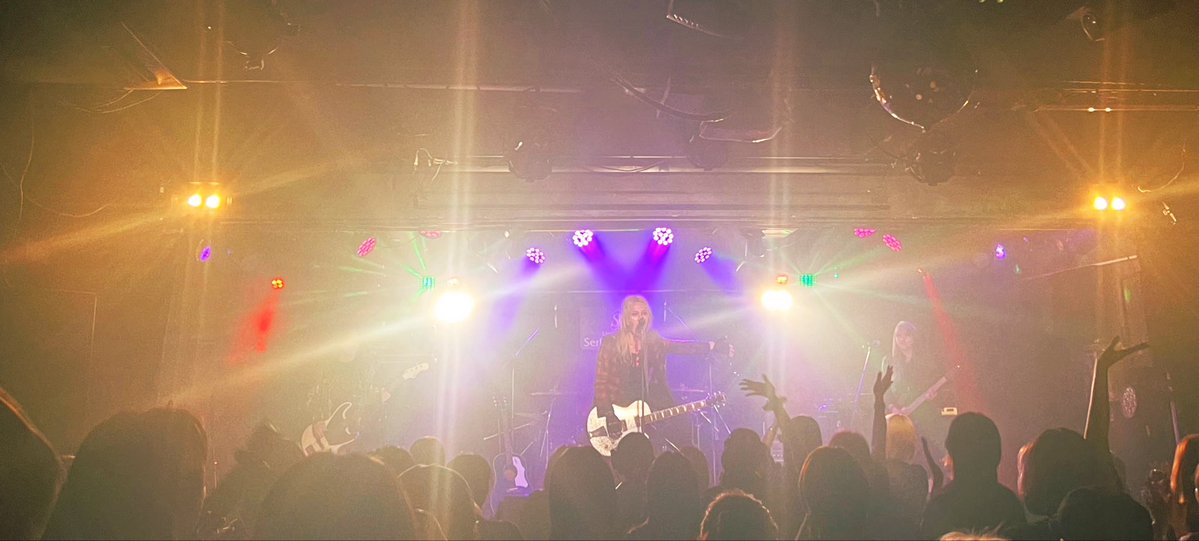 kuon_enisi's tweet photo. 2026年6月3日
NAOMICHI生誕祭

大成功の単独公演でした。

僕も３曲出演しましたが、会場の熱気は最高でした。

来年は渋谷音楽堂。　

険しい道のりとなるとは思いますが、
NAOMICHIなら、さらなる景色を見せてくれると信じています。

誕生日おめでとう！

@my_way_official https://t.co/HT2sUNokaI
