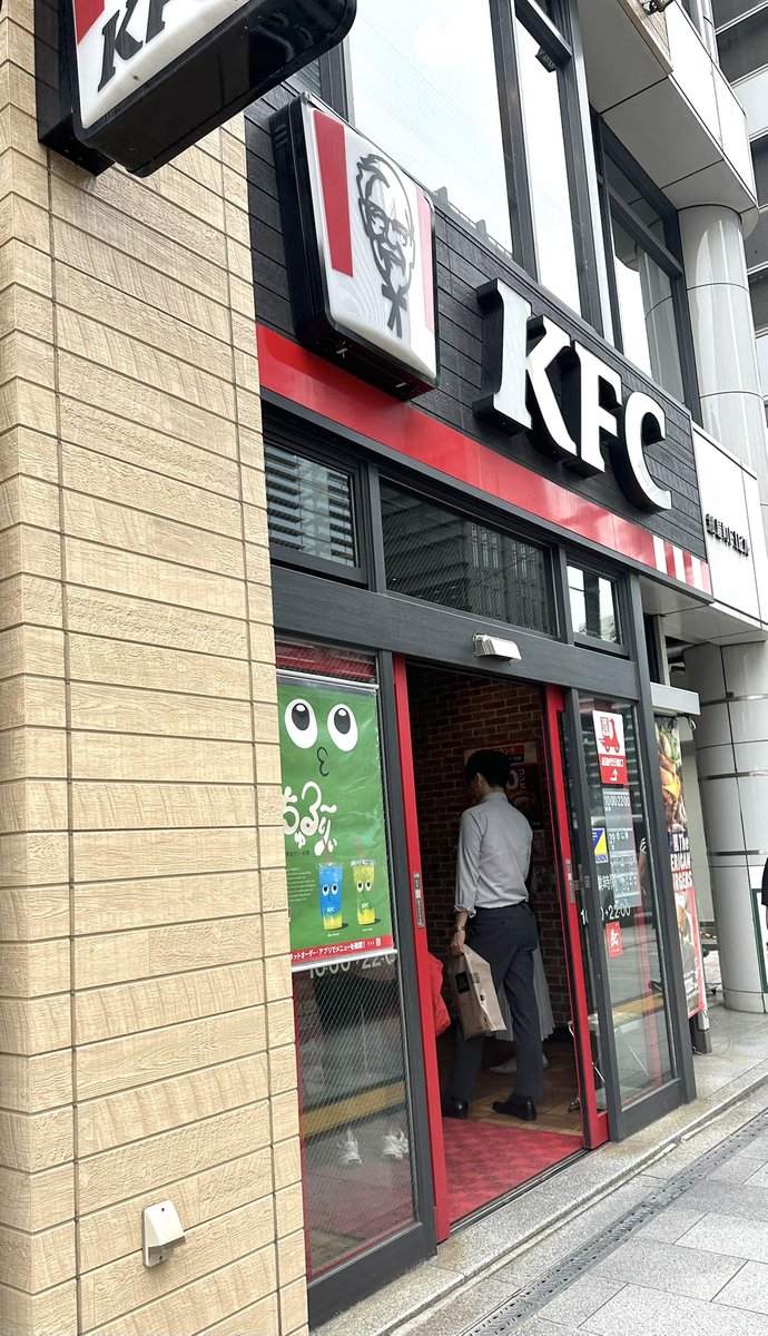 kagawatch's tweet photo. Today’s lunch is this,
KFC’s chicken twister combo.
¥650
今日の昼食は、
ケンタッキーフライドチキン　で
ツイスターセット。 https://t.co/ZJ2AkHwX5V