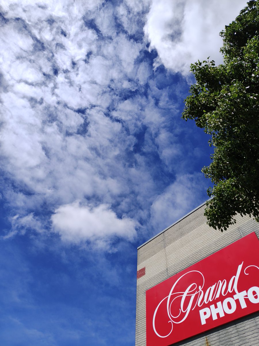PhotoOno's tweet photo. おこんにちは！ 
今日は曇りのち晴れ⛅️の予報
昨日は雨風ともに強い１日でしたね🌀
今日も少し肌寒さを感じる気温になるでしょう。お出かけの際はサッと羽織れる上着を1枚持っていくと安心です。
 
#企業公式が毎朝地元の天気を言いあう #小野写真館 #小野写真館グループ #夏のフォロー祭り https://t.co/WKcYiBg36A