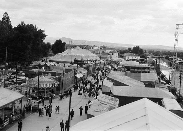 RegionGranada's tweet photo. Así era el #Corpus en #Granada antes de su sevillanización. #RegióndeGranada, por las tradiciones. 
https://t.co/SWYlltacKN https://t.co/aJiQ8cPiS8