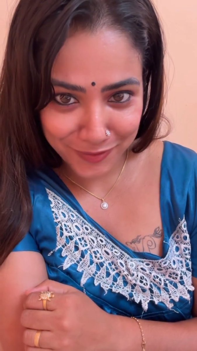 tamilamuthamof's tweet photo. உங்க டாட்டூ சூப்பரா இருக்கு 😁 மேடம் எங்களுக்கு பிடிச்சிருக்கு ♥️♥️
அது என்ன டாட்டூ ஆக இருக்கும் 🤔🤔
#tattoo #tattogirl #tamilamutham #trendingpost https://t.co/jJtRe80BEW