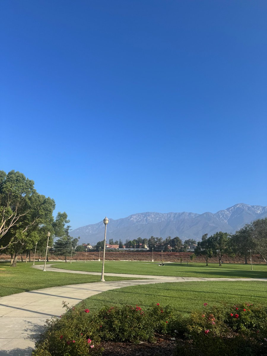Kerr_l8's tweet photo. Good morning, California
Blue skies never fail to put me in a better mood https://t.co/Q1hciIFgtG