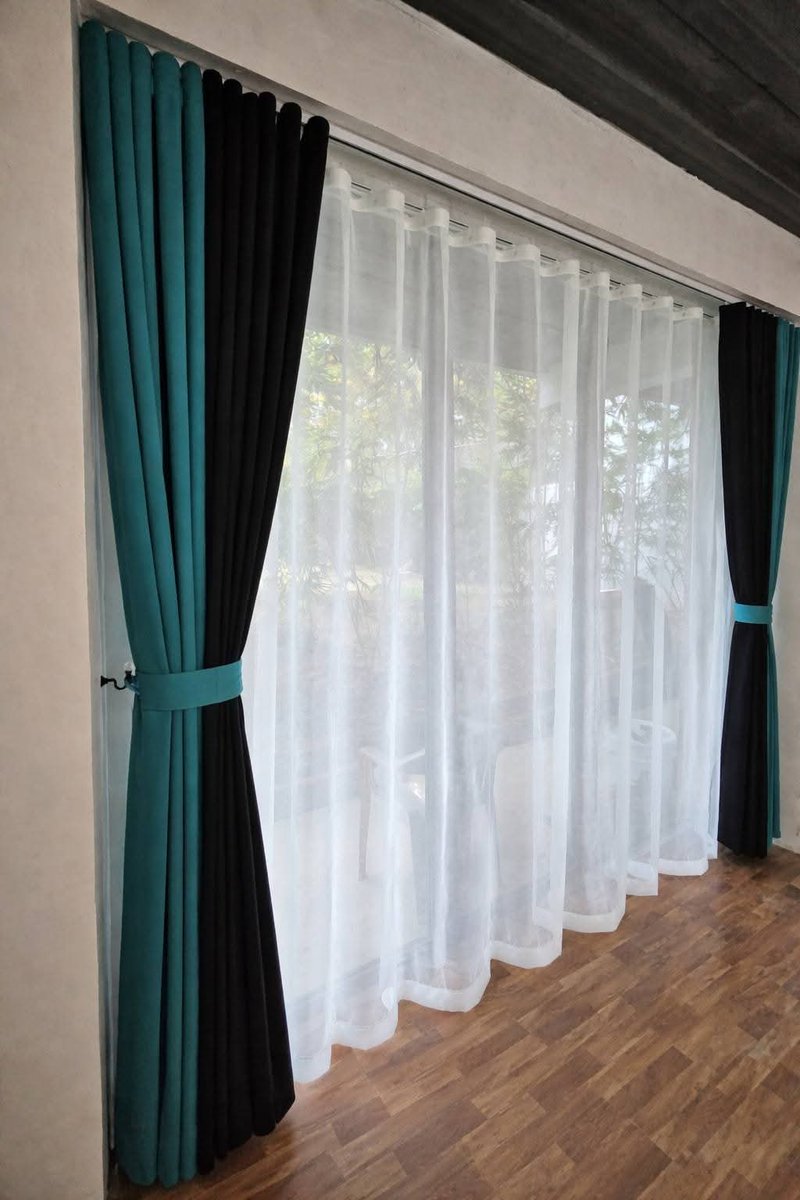 Victoro57095751's tweet photo. Change the color of your house with the Beautiful quality fabric blackout curtain 
Per meter 1200/=
Sheers 600/= Per meter 
We do site visit 
We take measurements 
We do installations 
Free delivery countrywide 
Call/ WhatsApp 074243 1633 https://t.co/8TUBxnubfX