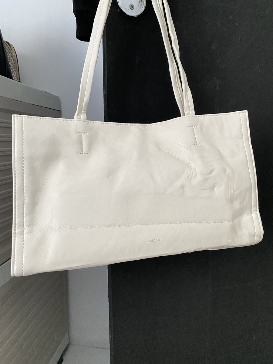 hernamecao's tweet photo. preloved stand oil oblong bag 🏷️140rb, nego bowleee
#zonauang #sale #standoil #wts #koreanlook https://t.co/6pm0s9milZ