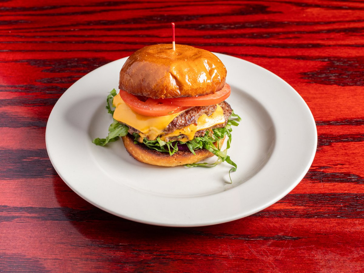 IngasTavern's tweet photo. Daily Lunch Special,
Monday - Friday 11AM - 2PM
Classic Burger and @CoorsLight for $10 https://t.co/TRt6bFEbS2