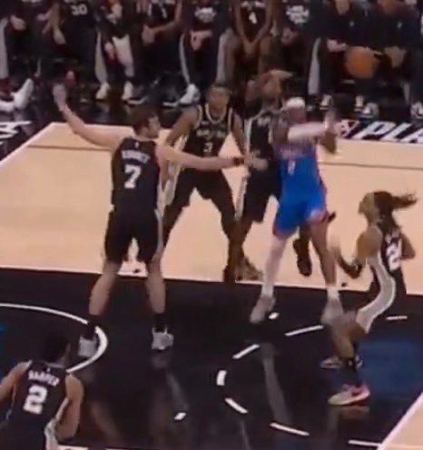 Realzel187's tweet photo. @bobby_joe98467 @getnickwright Did not see one possession of brunson covered like this all night. He is not close to being the best scoring 30 points on 31 shots https://t.co/ZjXSkPjuyN