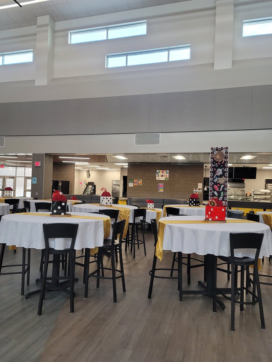 BethsaidaGlez's tweet photo. PROM / Roberson Middle School 🎉🎈🎰🎲♣️♦️♥️♠️ https://t.co/QcJkaF6pwi