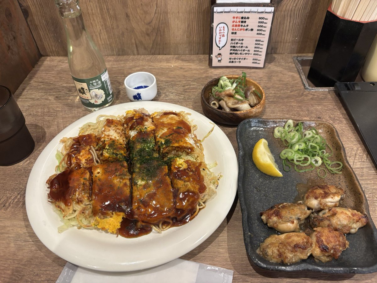 tako_global's tweet photo. @Flower_of_Erika ありがとうございます！
広島焼き食べて、いまは平和公園でもみじ饅頭食べ比べしてます🍁 https://t.co/tlzgcLE4E2