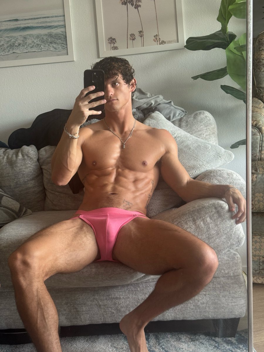 Mattycaron_'s tweet photo. Am I pretty in pink? https://t.co/uAmiOQjwYK