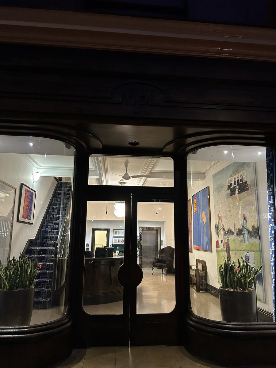carlosgvizcaino's tweet photo. Chair from the cover artwork of the album "Memory Almost Full".

Photo taken from outside Paul McCartney's office MPL Ltd in Soho, London

© Paul McCartney

#PaulMcCartney https://t.co/lA9wWmyQp2