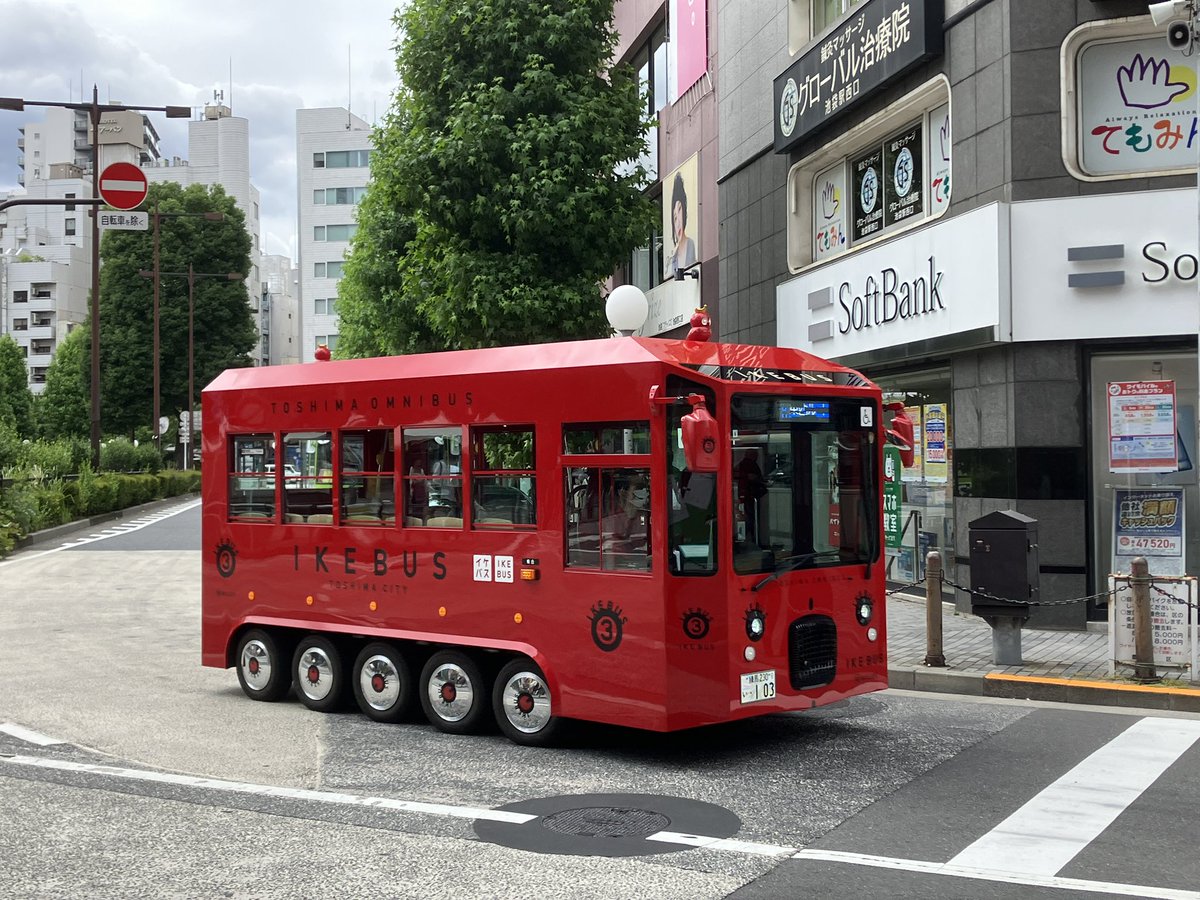 takimura009's tweet photo. 上野に行く途中で、池袋で買い物。可愛いバス🚌を見かけました https://t.co/b00rY3DX16
