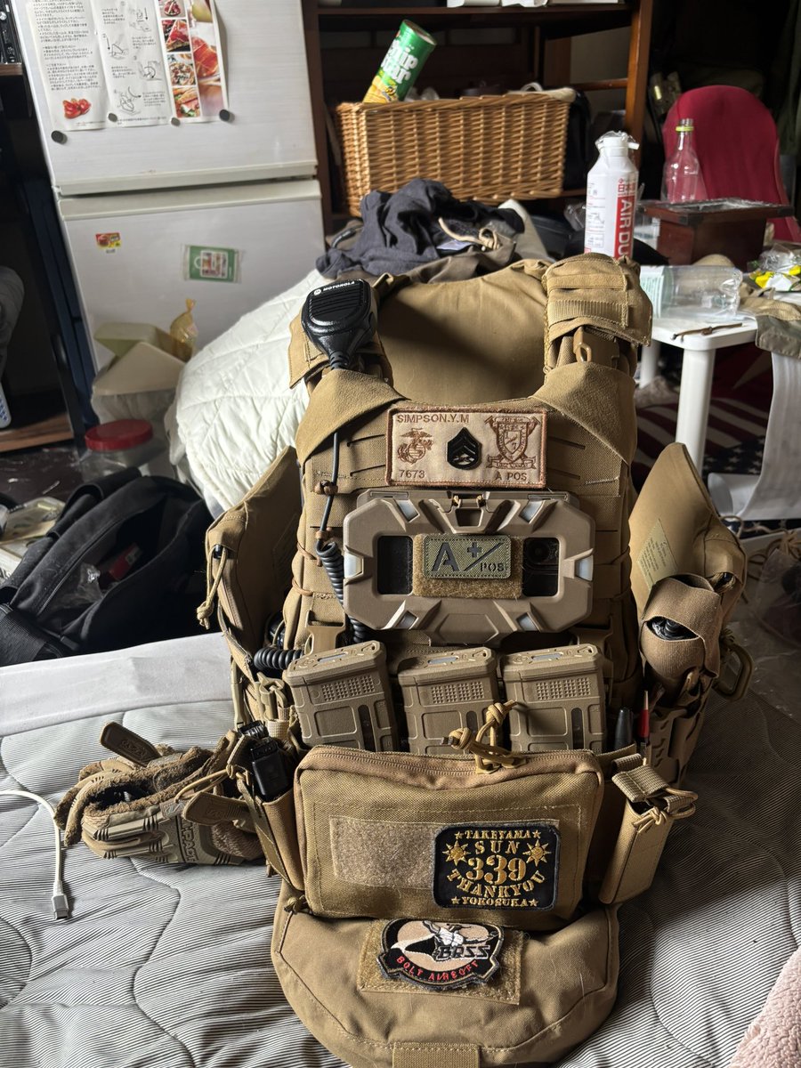 SIMPSON_LCpl's tweet photo. 肩パット新調（前回のは血管圧迫される）ついでにパラコードの色変更　端数調整で買った血液型パッチも貼り　着てみた感じはとても良さげ　これでサバゲー行ってみてあとデバックかなぁ https://t.co/Ira87kKxrF