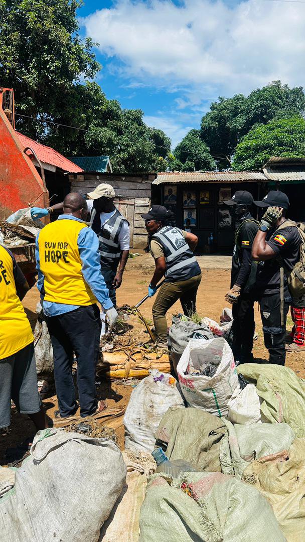 LukeMuhangi's tweet photo. thanks to everyone who joined usyesterdayunder our PLU theme “Keep Entebbe Clean”and honored the Uganda Martyrs  in Kigungu . By cleaning our community and promoting hygiene, fighting Ebola &amp;making Entebbe clean and healthier. Thx commander @PeninahaMk , long live @mkainerugaba https://t.co/bnHa1UXpxm