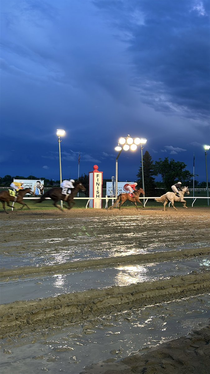 ConnorHrabchak1's tweet photo. Fun night at the track 🐎 https://t.co/I8Q68eSbJz