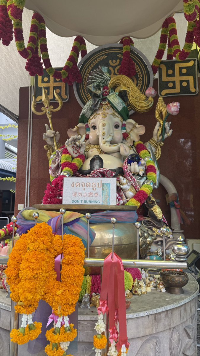 JorOrYor's tweet photo. โอม ศรี คเณศายะ นะมะฮา
โอม ไอศรา กฤษะรา 🙏🏻🕉️ https://t.co/BHXhSI7AQo