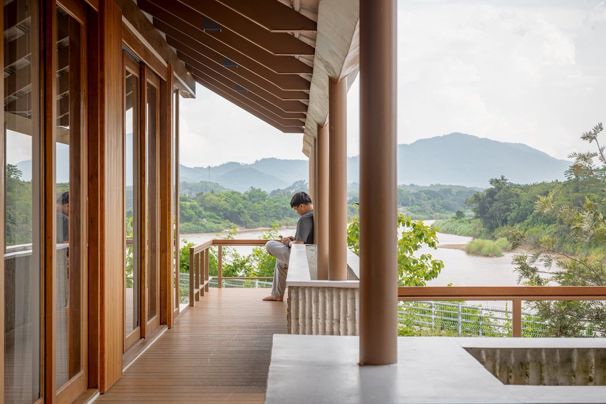 Architizer's tweet photo. Rather than replicating vernacular architecture, this house translates the traditional Lanna twin-house concept into a contemporary home overlooking the Mekong River.

📍 Chiang Rai, Thailand
Project by: BodinChapa Architects
Details: https://t.co/FYzp6LoFlt https://t.co/dhxIvCjUHY