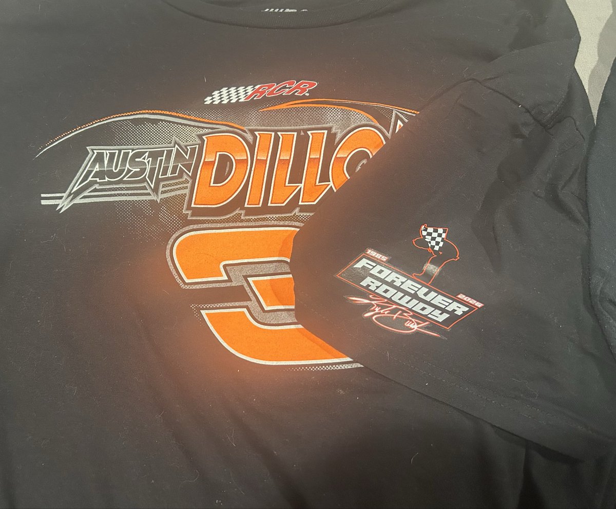 RobbinScarberry's tweet photo. I made a little modification to my newest Austin Dillon shirt.
#ForeverRowdy https://t.co/mBsVLSzbRz