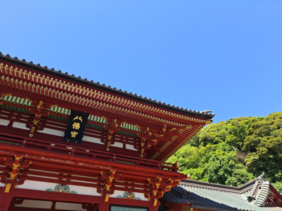 SixOneFive75's tweet photo. 久々の鎌倉散策🌳
ハンバーガーにかじりつき(超美味かった😋)、それから鶴岡八幡宮〜大仏。
大仏の中はサウナみたいだった💦 https://t.co/x02AuOETVH