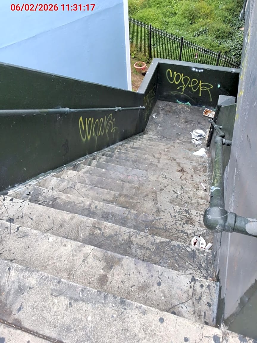 solve_sf's tweet photo. Mission Terrace graffiti repaired. Before and after. https://t.co/FqNHQn2RGV