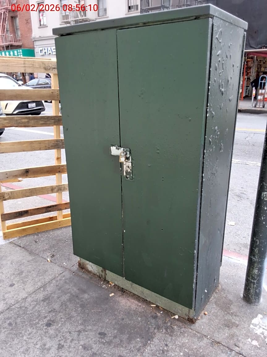 solve_sf's tweet photo. Graffiti in North Beach painted over. Before and after. https://t.co/YoqSji9SAa