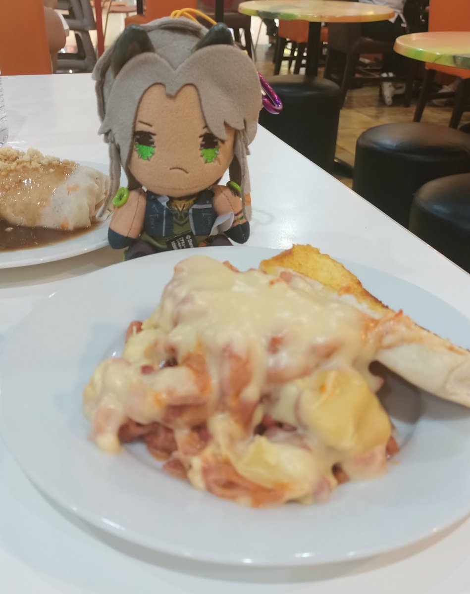 ammokissed's tweet photo. lunch (ft. leona plush) https://t.co/tYLWTyuV6y