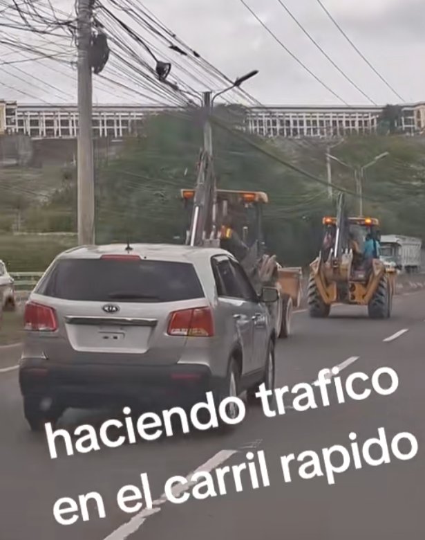 gonzalez995a's tweet photo. Quieren controlar el transporte pesado, darle licencia a menores......y frente a ello pasan motos, particulares, rastras, buses ,mototaxis sin luces🫢 etc
@dnvt_honduras @IHTT_HN @COHEPHonduras @FrenteaFrenteHN @HCHTelevDigital @hnpresidencia @TraficoSurTegus @TRAFICOENTEGUS https://t.co/JNV5D4QcKu