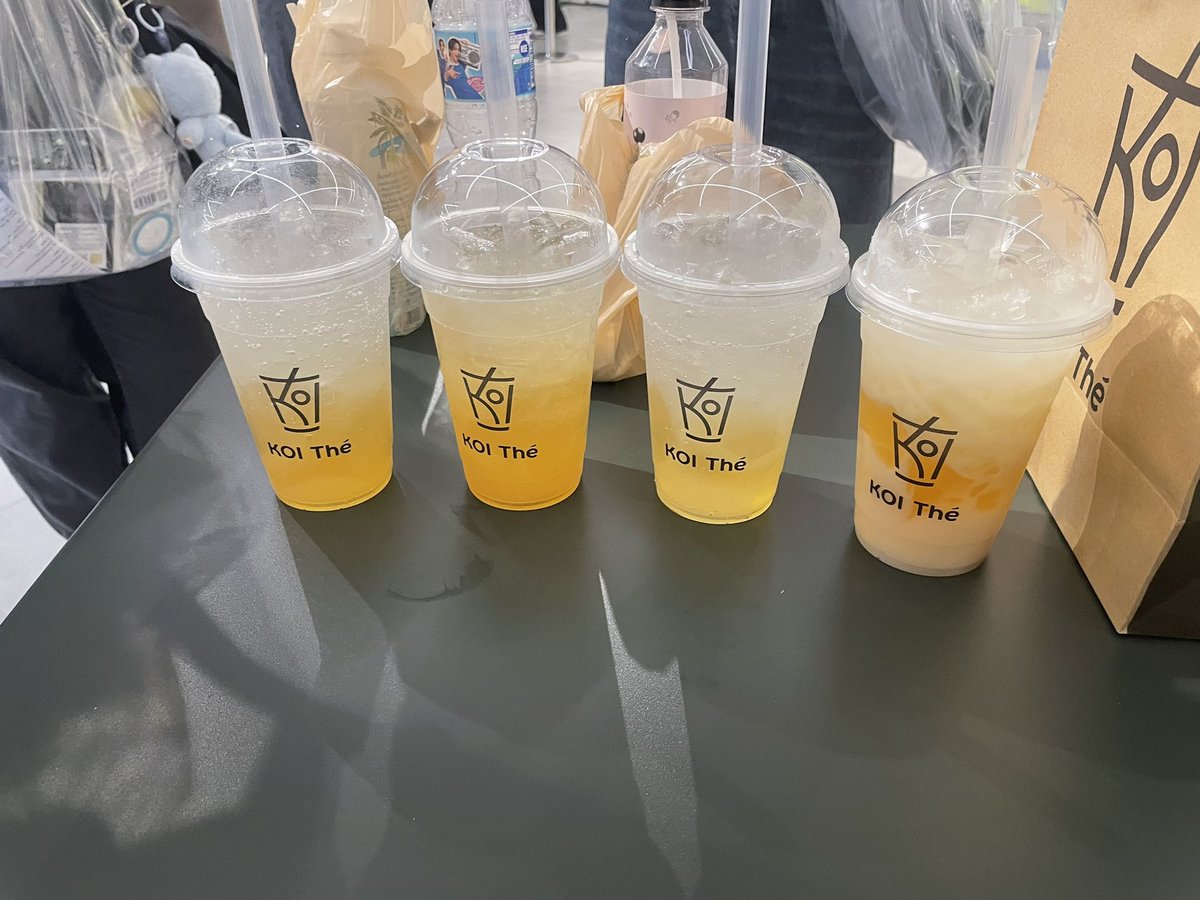 agxti_'s tweet photo. รีวิวน้ำ สั่งหวาน 50% ไปทั้งหมด
Honey Lemon Juice : เปรี้ยว แอบขมหน่อย
Honey Lemon Sparkling: เหมือนอันบนแต่ซ่า
Lemon Lacto : ยาคูลบีบมะนาว ✨
Lemon Sparkling : มะนาวใส่โซดา ไม่ขม

แนะนำ Lacto อร่อยสุดแล้วว ไปซื้อกันเยอะๆ
 #aespaLEMONADEinBKK https://t.co/hFBPptvRko