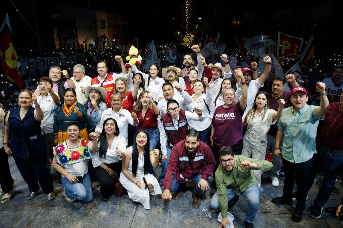AaronEnrGar's tweet photo. Las juventudes acompañamos nuestra presidenta del partido @A_MontielR , en el gran cierre de campaña en Torreón, junto a nuestras candidatas y candidatos Lucía Zorrilla, Antonio Attolini Murra, Pily de Aguinaga y Fernando Hernández. https://t.co/OqnRiiaMwU