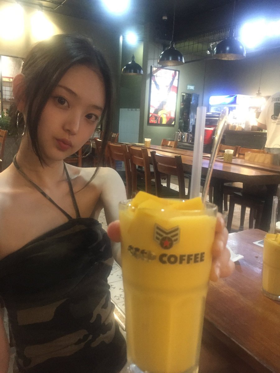 Leesocl's tweet photo. @Jameds 😺😼 https://t.co/ItT4ry5avB