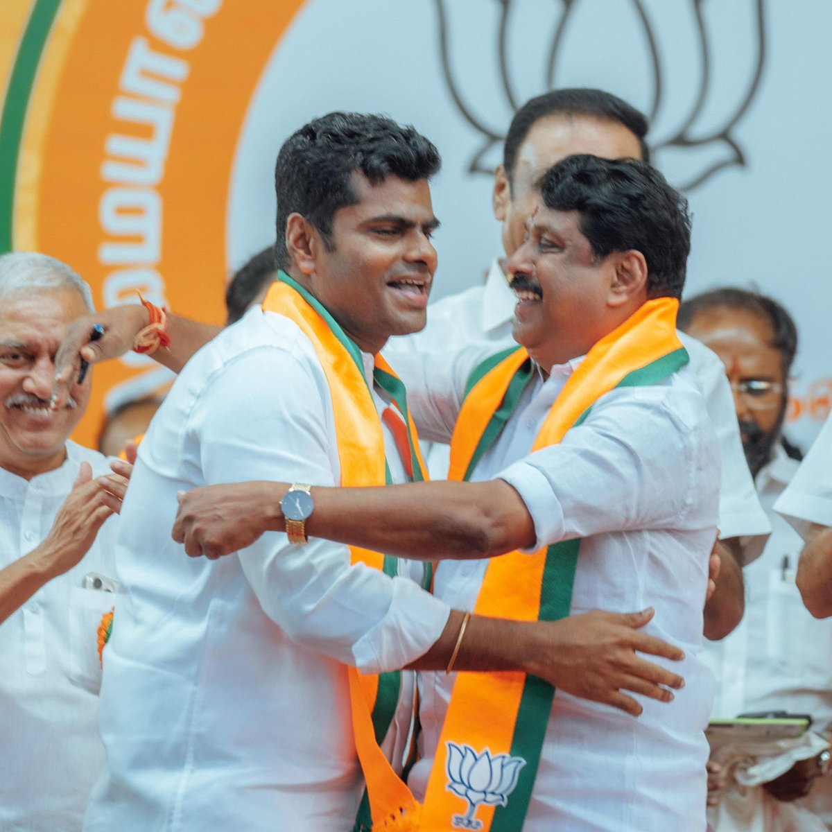 NainarBJP's tweet photo. இன்றைய தினம் பிறந்த நாள் காணும் தமிழக பாரதிய ஜனதா கட்சியின் முன்னாள் மாநிலத் தலைவர் என் ஆருயிர் தம்பி திரு. @annamalai_k அவர்களுக்கு என் மனமார்ந்த பிறந்தநாள் நல்வாழ்த்துக்கள் தெரிவித்துக் கொள்கிறேன்.

அவர் சிறந்த ஆரோக்கியத்துடன் எல்லா வளமும் நலமும் பெற்று இன்புற்று வாழ எல்லாம் வல்ல இறைவனை பிரார்த்திக்கிறேன்.