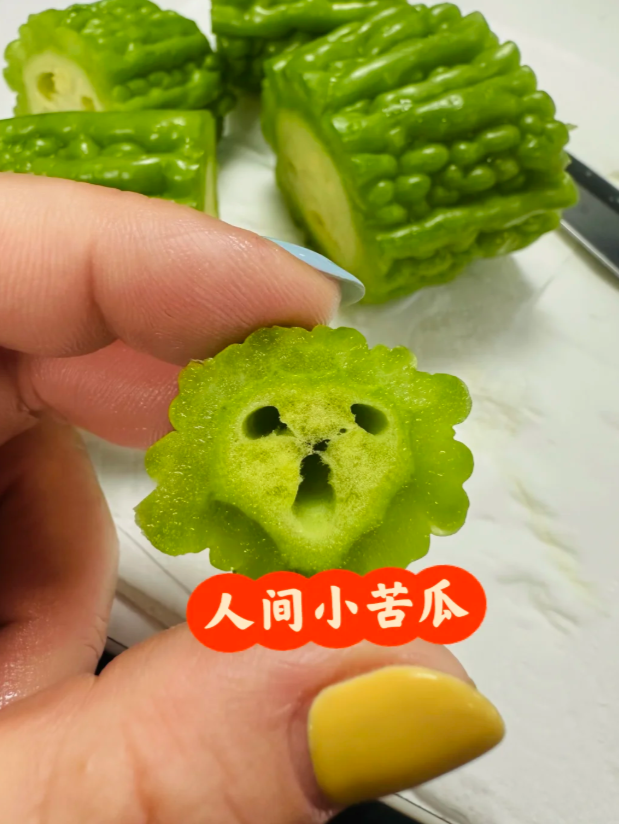 addmartin's tweet photo. 上月业绩不达标老板给的奖励😭
X友们这个月能帮帮我吗？
#上海 个人 https://t.co/7DwAJqlvDS