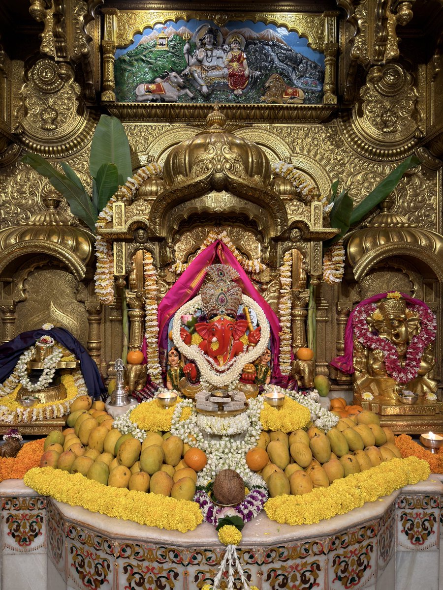 RetweetMarathi's tweet photo. 🌺 वक्रतुण्ड महाकाय सूर्यकोटि समप्रभ।🌺
🌺 निर्विघ्नं कुरु मे देव सर्वकार्येषु सर्वदा॥🌺 https://t.co/k3nUzBUm3f