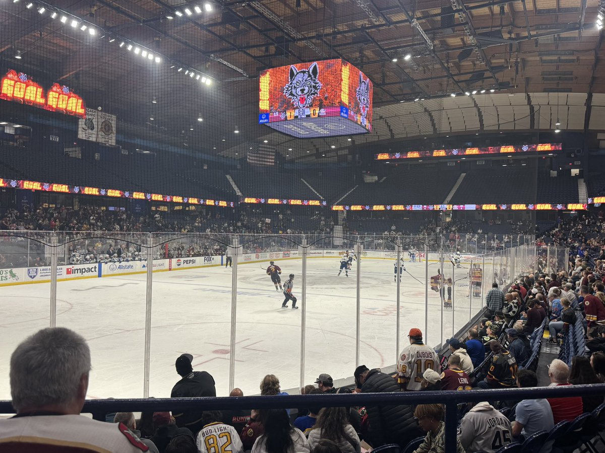shootdarockttv's tweet photo. Decided to take in some playoff hockey myself after that banger game last night
Allstate Arena might have been louder tonight for the Chicago Wolves 2-1 win than it was for the 2005 Elite Eight game between Illinois and Arizona https://t.co/CGNbIZ1IoJ