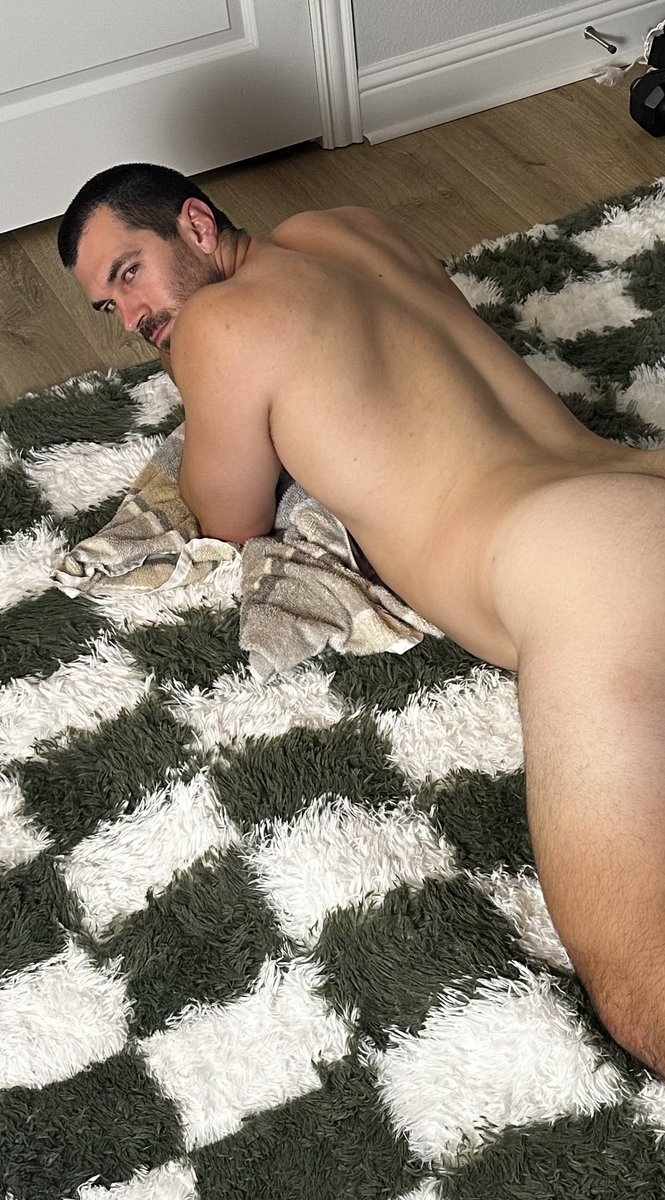 Austin_mfit's tweet photo. Creepy look or am I good? https://t.co/vki645hiTK
