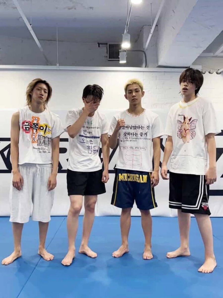 4nightti's tweet photo. 지금너무힘글어서 딱 루이정도%^^* https://t.co/vEUo2Xc8ot