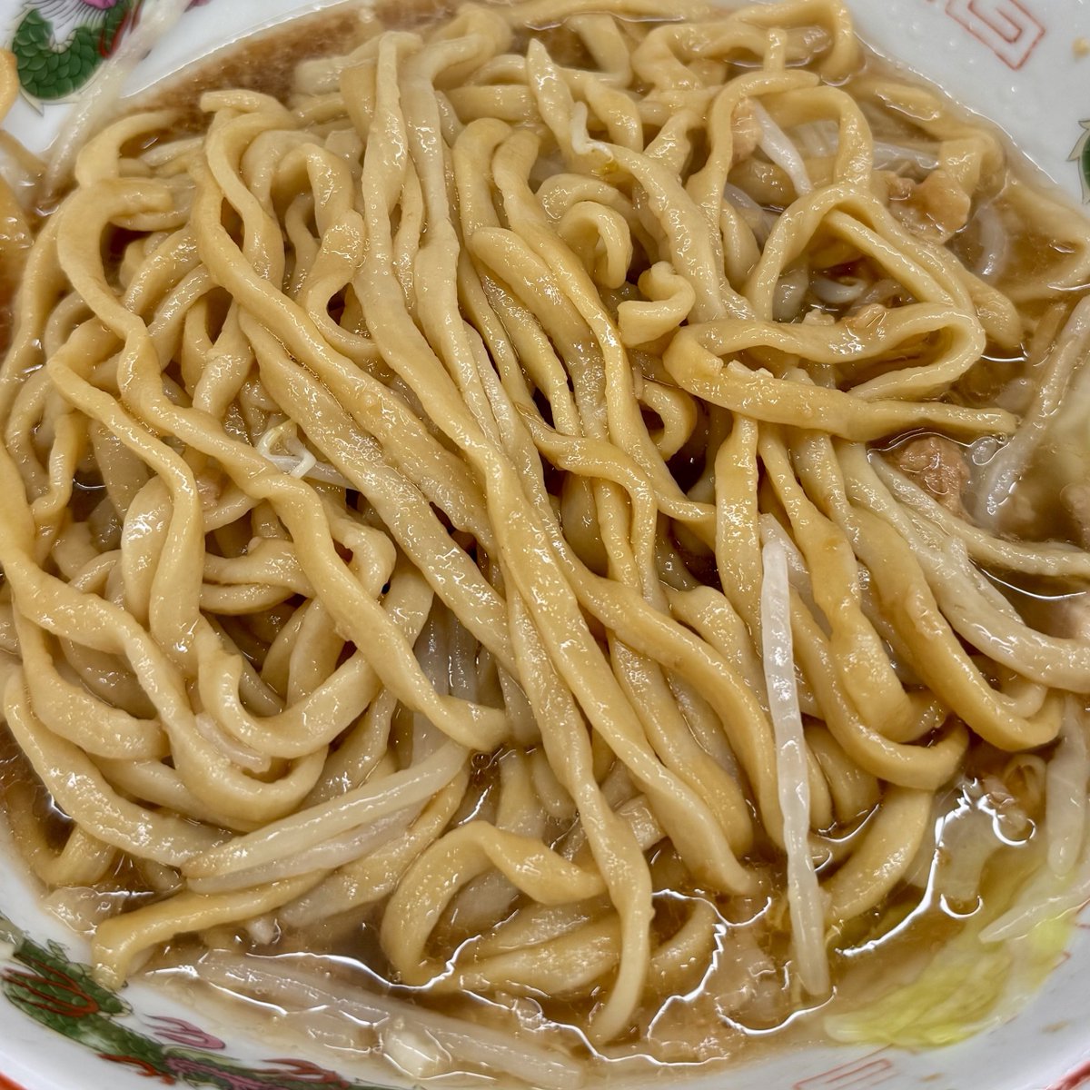 Jiro_diary's tweet photo. 2026.06.04
ラーメン二郎 栃木街道店
ラーメン豚入り+生玉子×2

昨年4月以来のミブジへ。

最近は年イチでしか来れてないけど
毎回美味すぎて震えてる。

なにより那須御養卵が反則級アイテム。
「卵ってこんなに美味いのか…」と
これまた毎回美味すぎて震えている。

震えが止まらない最高の栃木旅。 https://t.co/x3DgKnXu4V