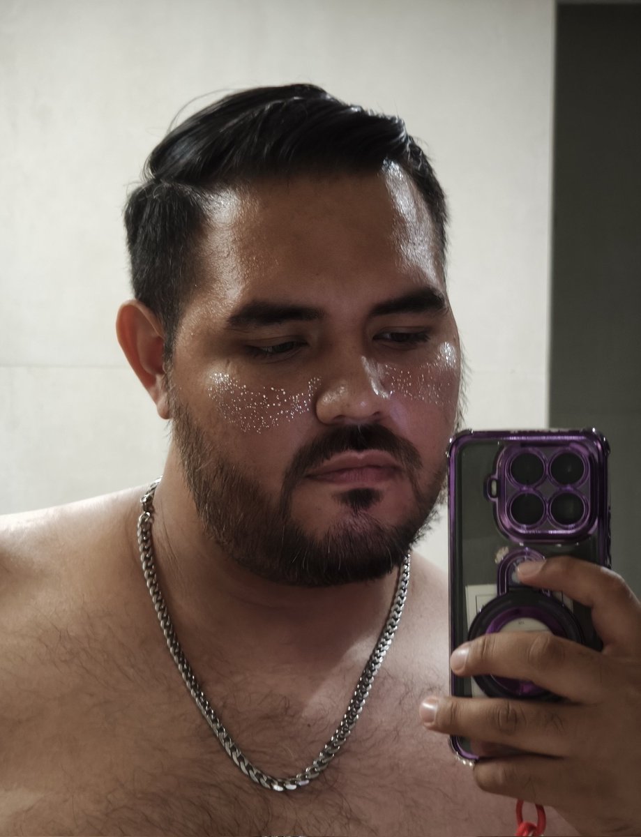 ehv_73's tweet photo. The face // The Body https://t.co/yip0COTJ1T