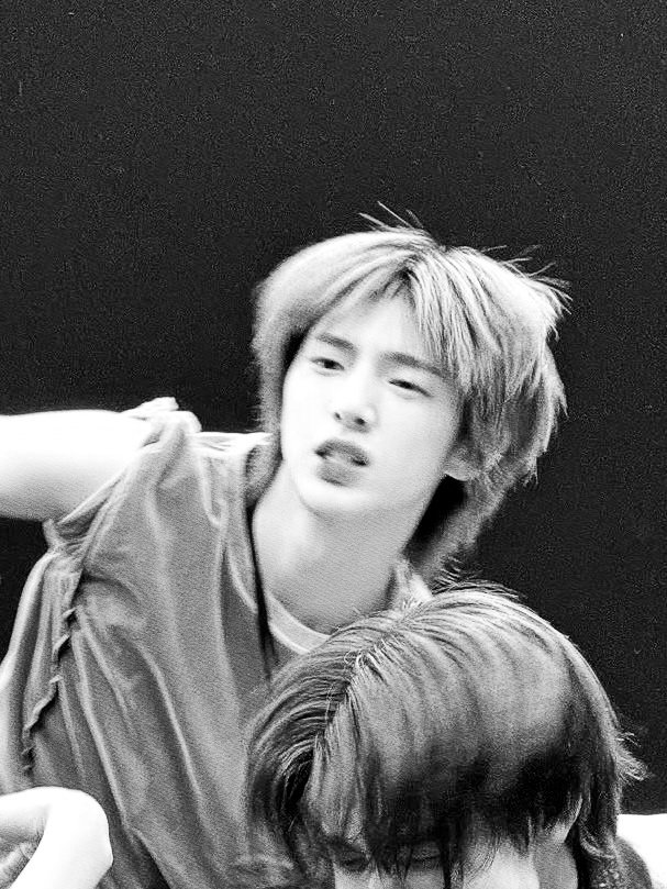 Jtuhoon's tweet photo. [ 45.092 // 11.04 ] status: completely lost in the noise. blurry faces, zero focus, and letting the chaos run its course. tracking the wrong paths anyway. https://t.co/YKwYlgaAtU