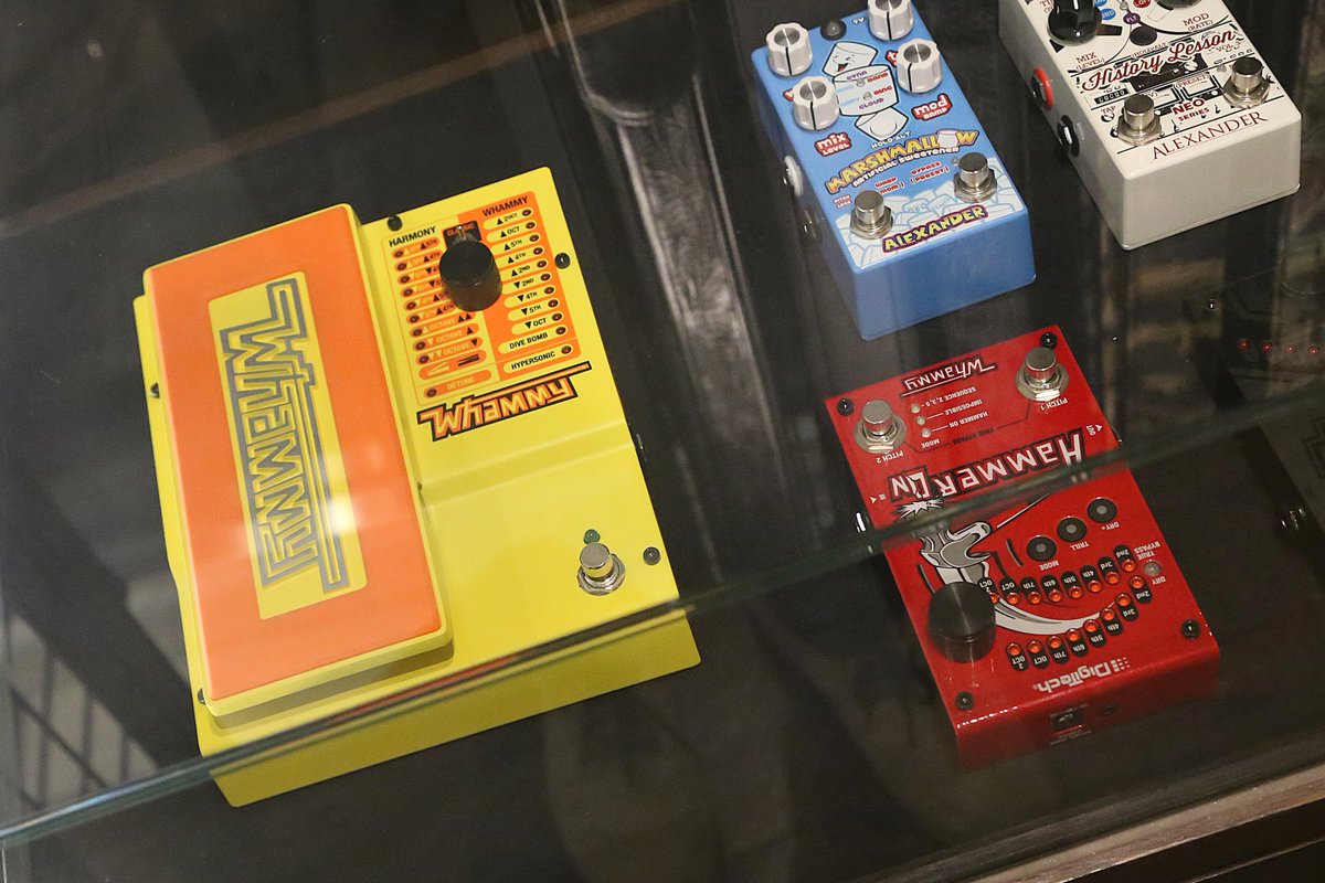 zemagreco_osaka's tweet photo. 本日も12時よりオープン！

カナダのハイエンドなアンプ&amp;エフェクターブランド、#Revv Amplificationや
「DROP」「WHAMMY」などの定番エフェクターでも有名な #DigiTech など
エフェクターも多数取り揃えております！

当店のエフェクターはこちら▶️https://t.co/cWKp9kxyIH https://t.co/zbpfsAJiGa