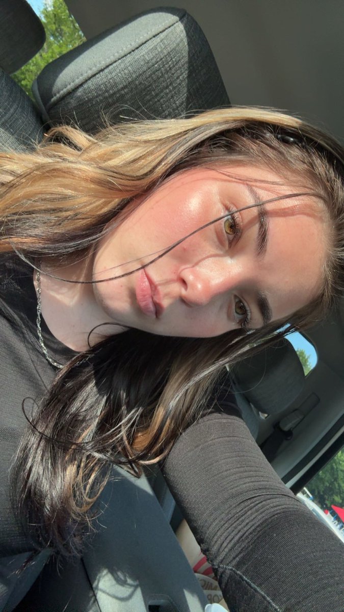 broke4aryy's tweet photo. if you’re seeing this that means you want to relapse, so come my way and get to sending whale 

humanatm cashcow findom https://t.co/vfh6R0XB99