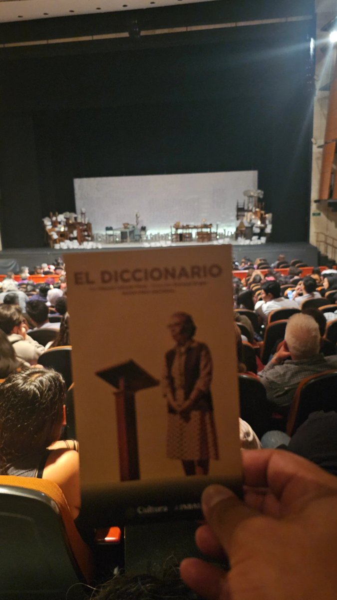 mafedien's tweet photo. Si tienen oportunidad de ver la obra "El diccionario" no se la pierdan, una de las mejores obras que he visto en mi vida, sobresaliente actuación de todos pero sobre todo de la maestra  Luisa Huertas. Una puesta de la @CNTeatromx actualmente con temporada en el @cenartmx https://t.co/9ixtbmRosR