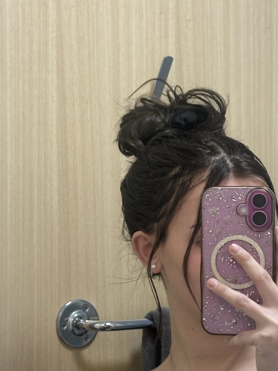 zyrellamoon's tweet photo. omg i made the perfect bun?? https://t.co/G68OXuFfAh