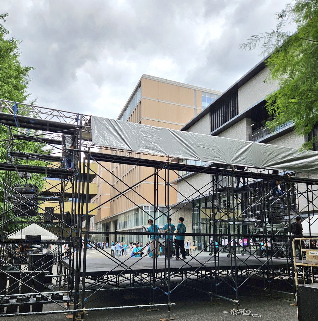 遅刻じゃー！と叫びながら #大正大学 に到着したら、今日は学園祭準備
